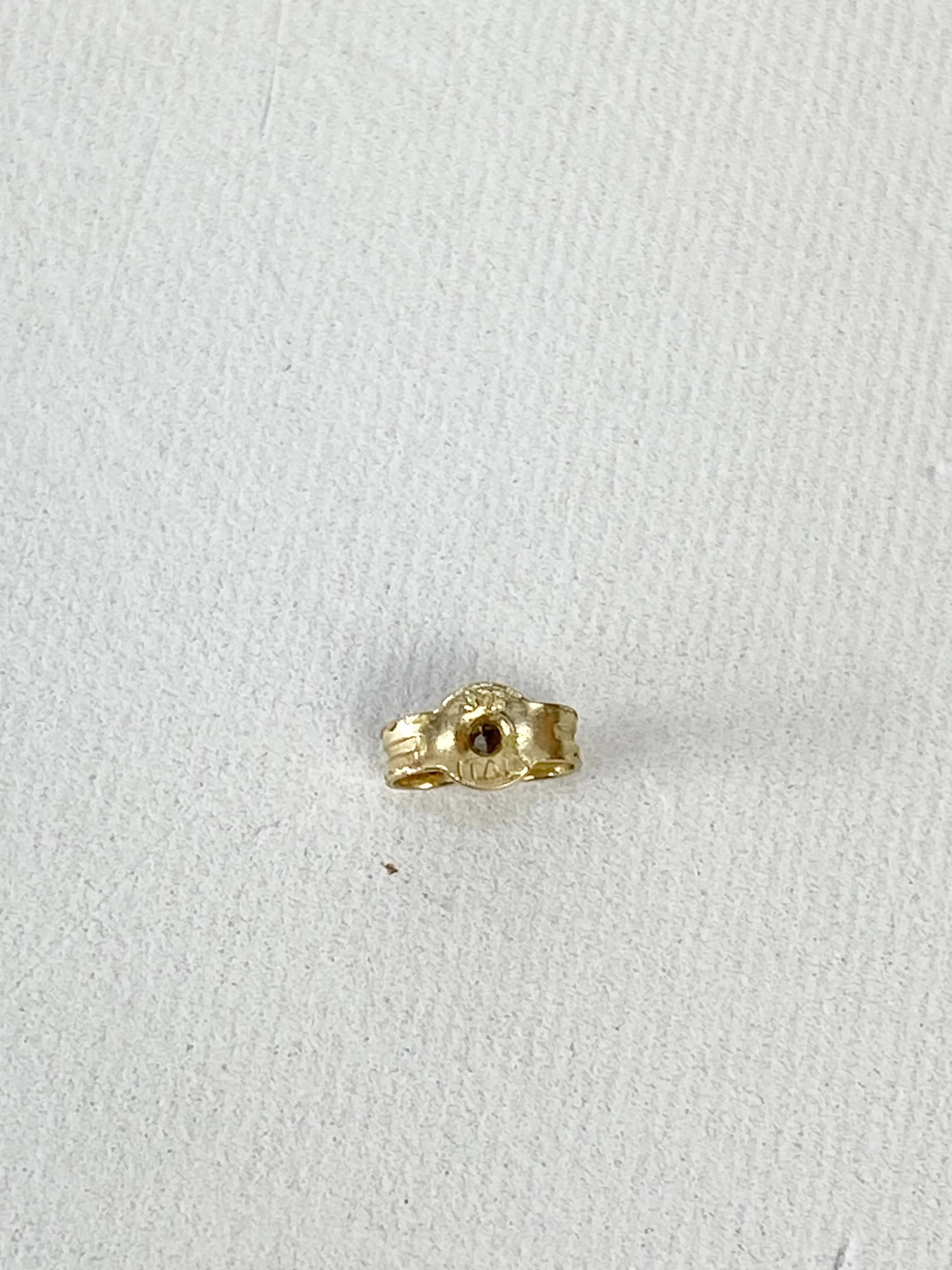 9k Gold Heart Studs 8mm