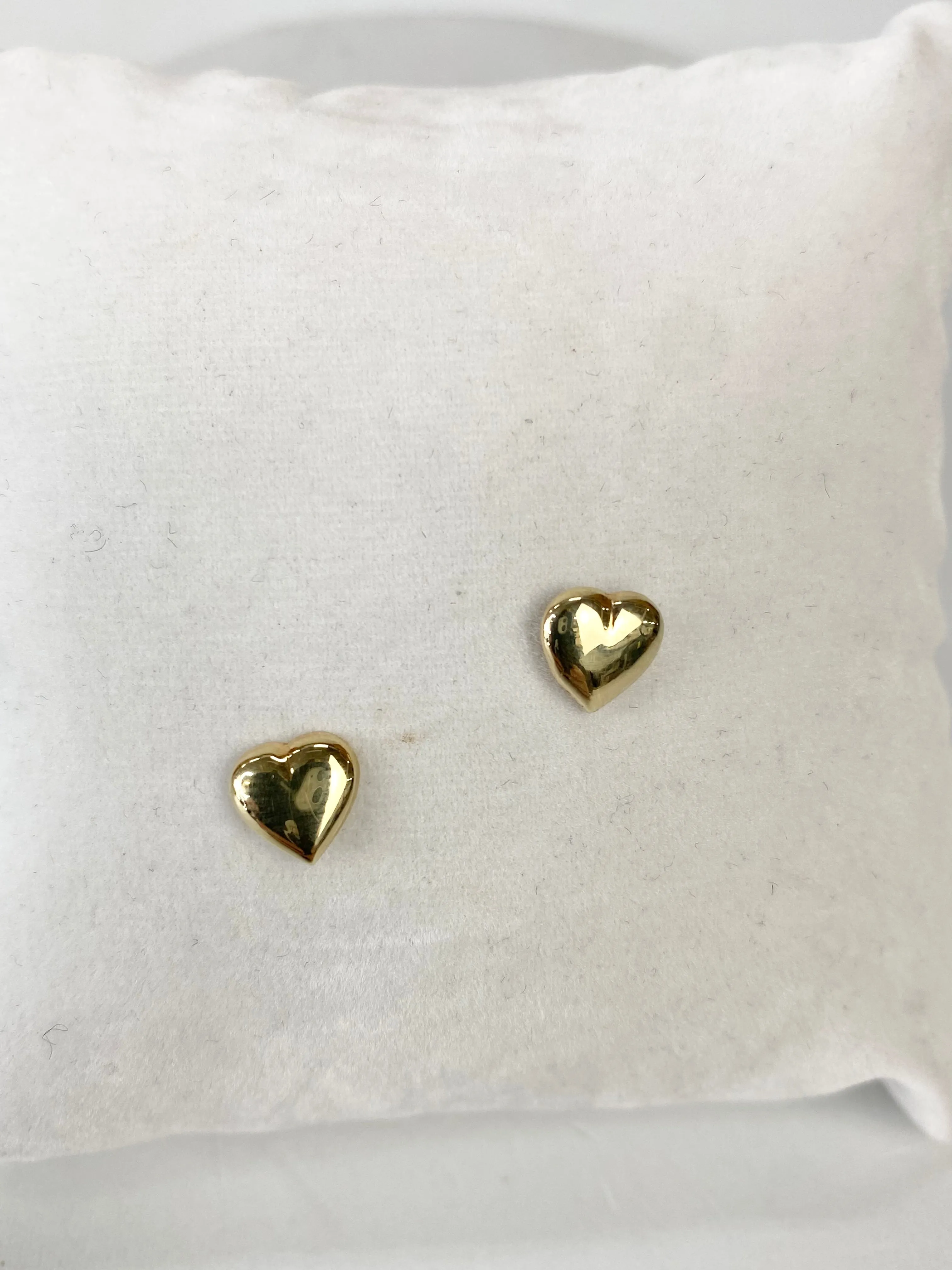 9k Gold Heart Studs 8mm