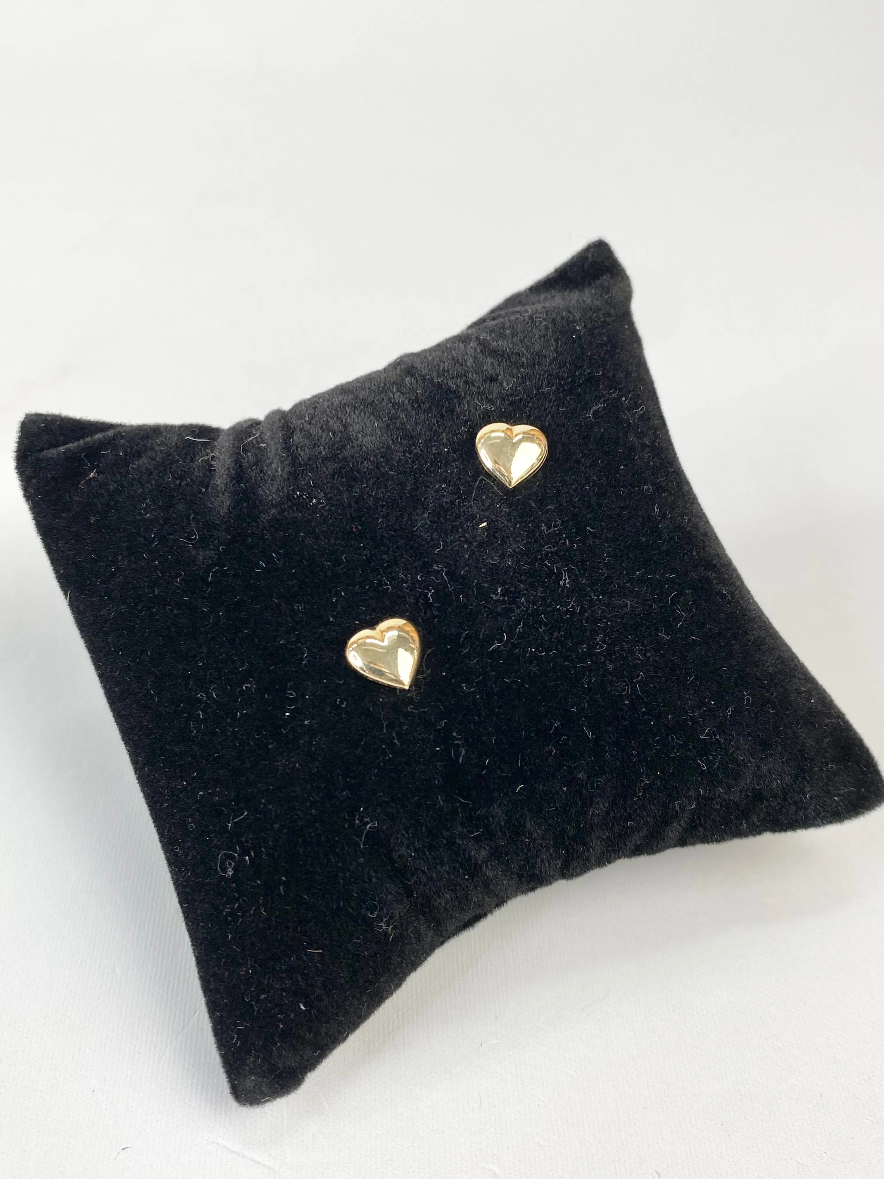 9k Gold Heart Studs 8mm