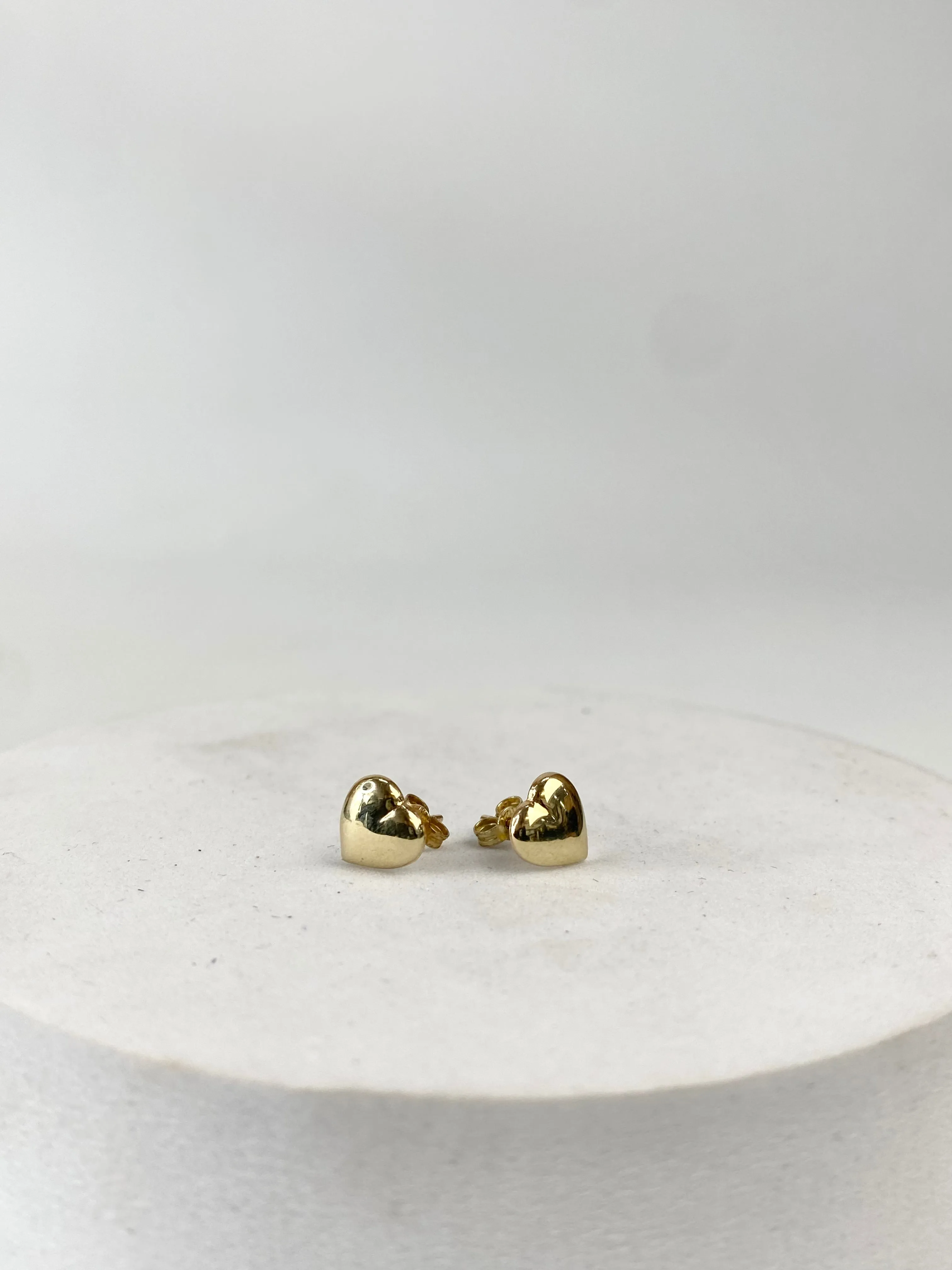 9k Gold Heart Studs 8mm