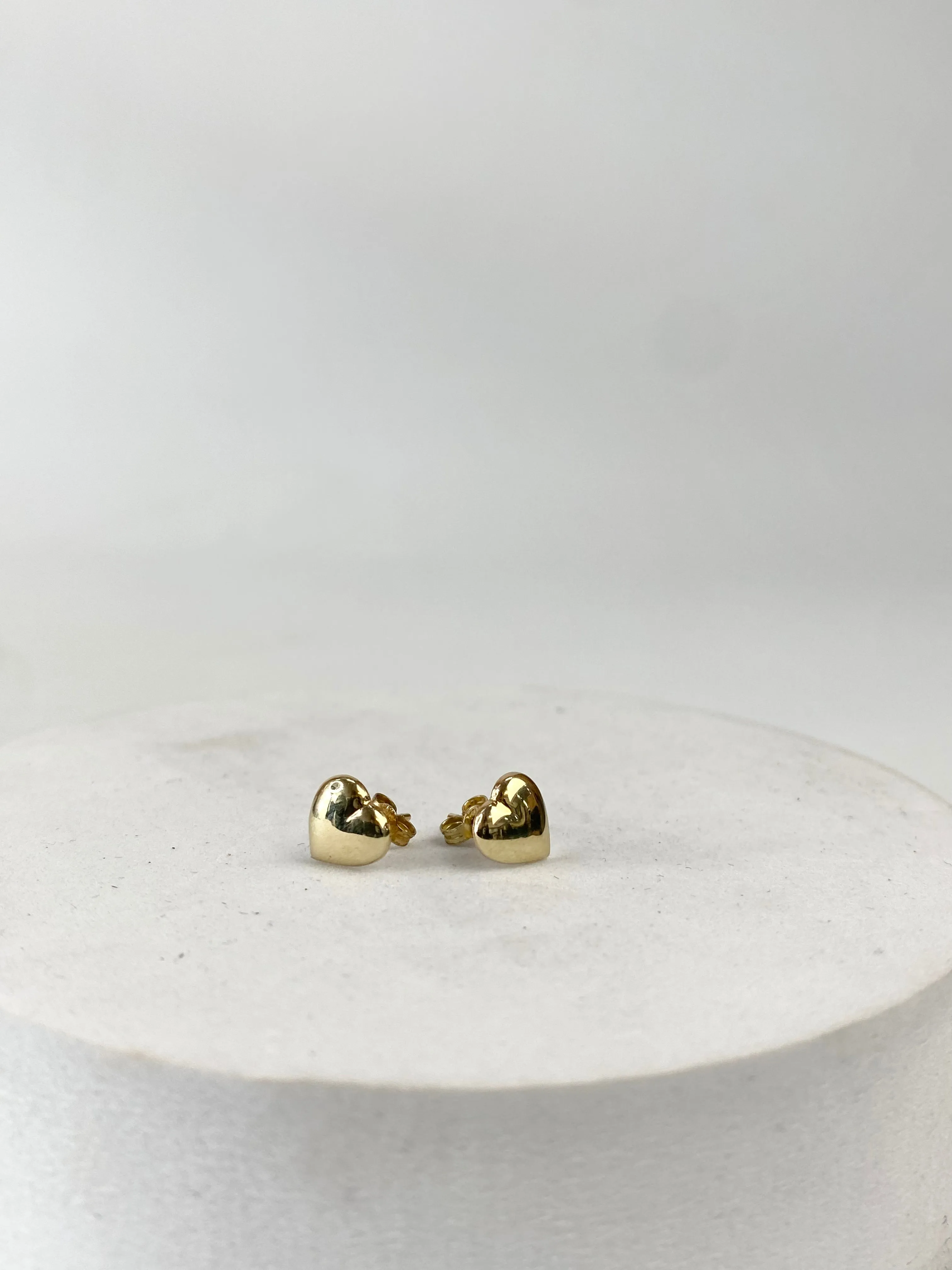 9k Gold Heart Studs 8mm