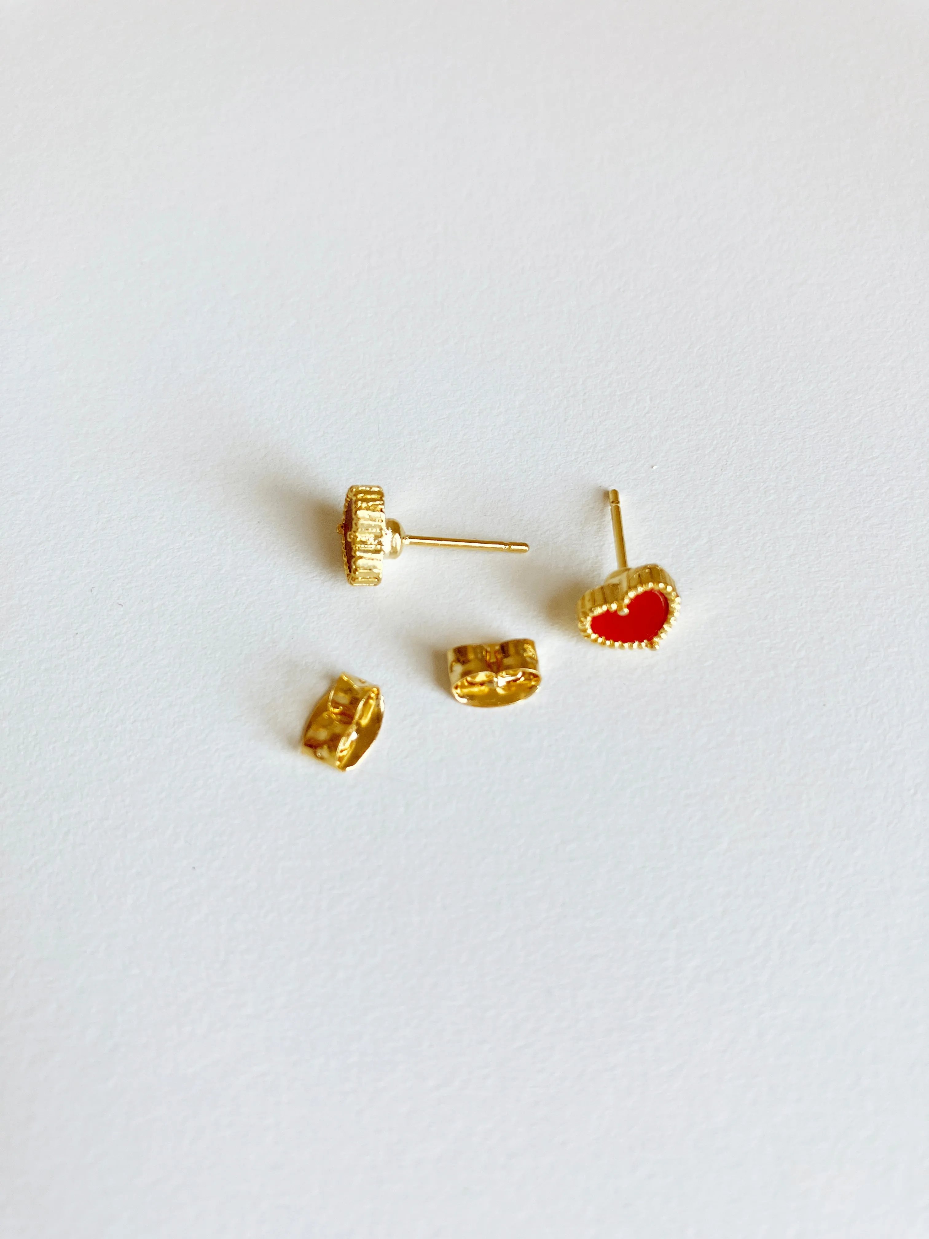 Bisous Heart Earrings in Gold and Carnelian