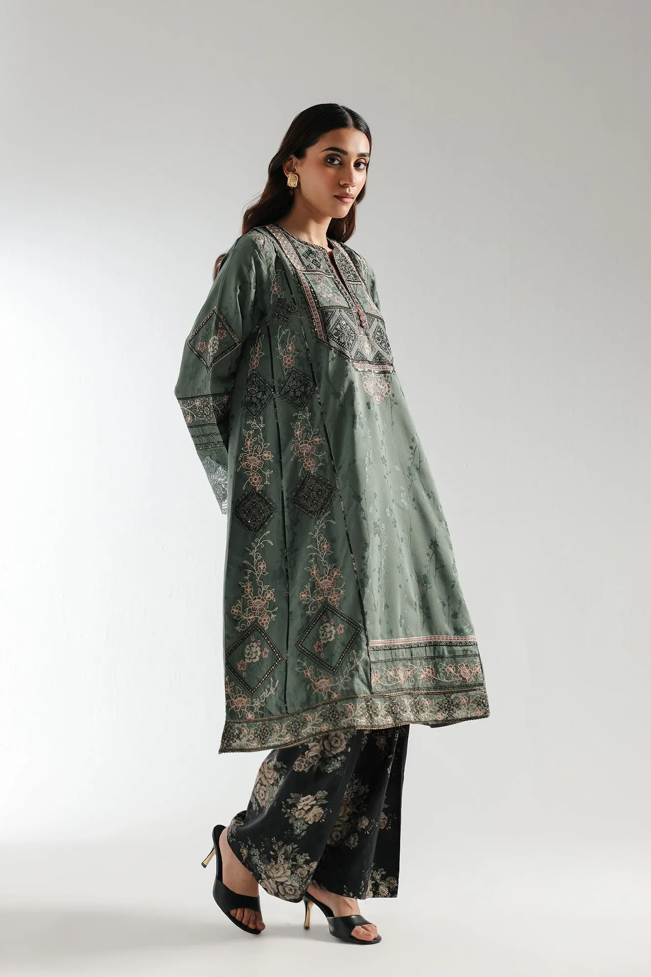 EMBROIDERED SUIT (E0718/105/118)