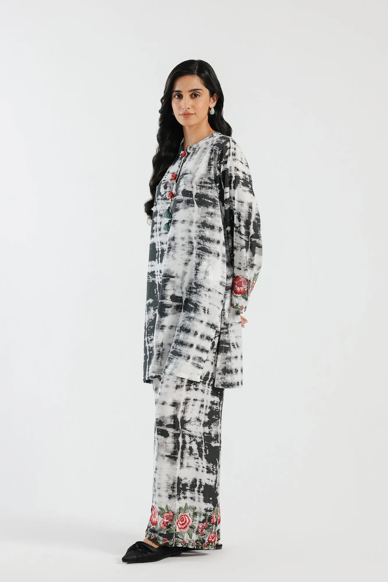 EMBROIDERED SUIT (E5007/102/907)