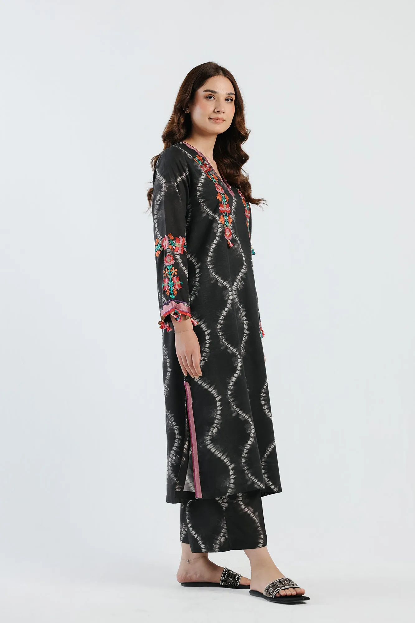 EMBROIDERED SUIT (E5059/102/901)